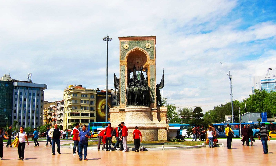 میدان تکسیم