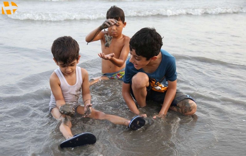 شن بازی در ساحل مرجانی کیش